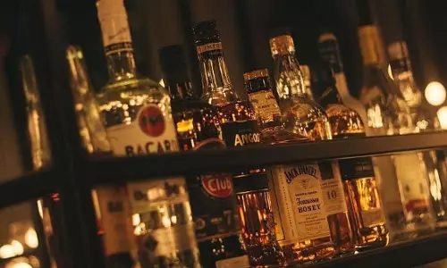 Maharashtra : बार मालिकों का विरोध प्रदर्शन, 14 जुलाई को शराब बंद Maharashtra : बार मालिकों का विरोध प्रदर्शन, 14 जुलाई को शराब बंद