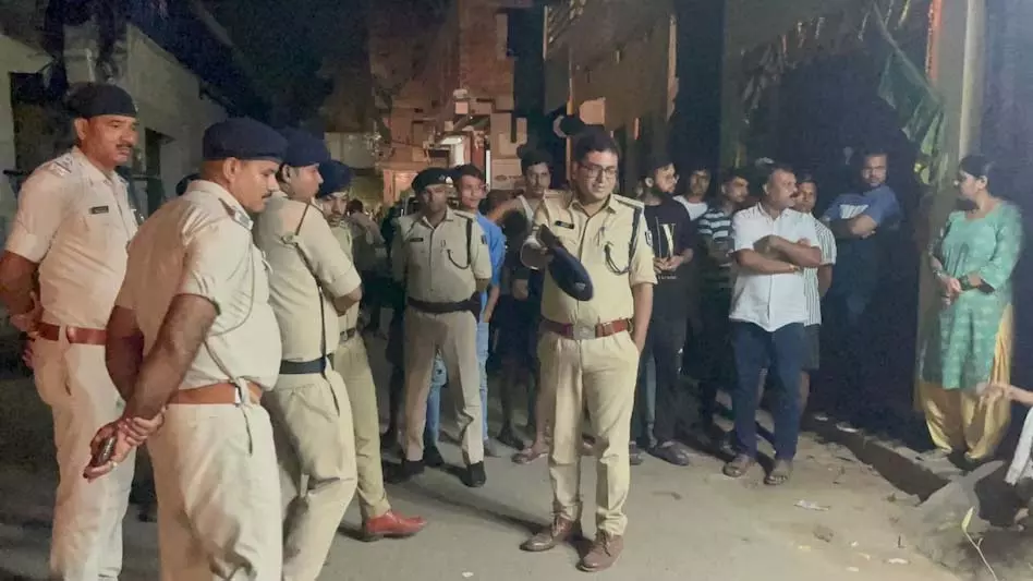 किराना दुकान चला रहे कारोबारी की हत्या, बाइक सवार शूटरों ने दिया वारदात को अंजाम किराना दुकान चला रहे कारोबारी की हत्या, बाइक सवार शूटरों ने दिया वारदात को अंजाम