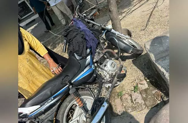 Punjab : दर्दनाक हादसा, तेज रफ्तार बस ने मोटरसाइकिल सवार को कुचला Punjab : दर्दनाक हादसा, तेज रफ्तार बस ने मोटरसाइकिल सवार को कुचला