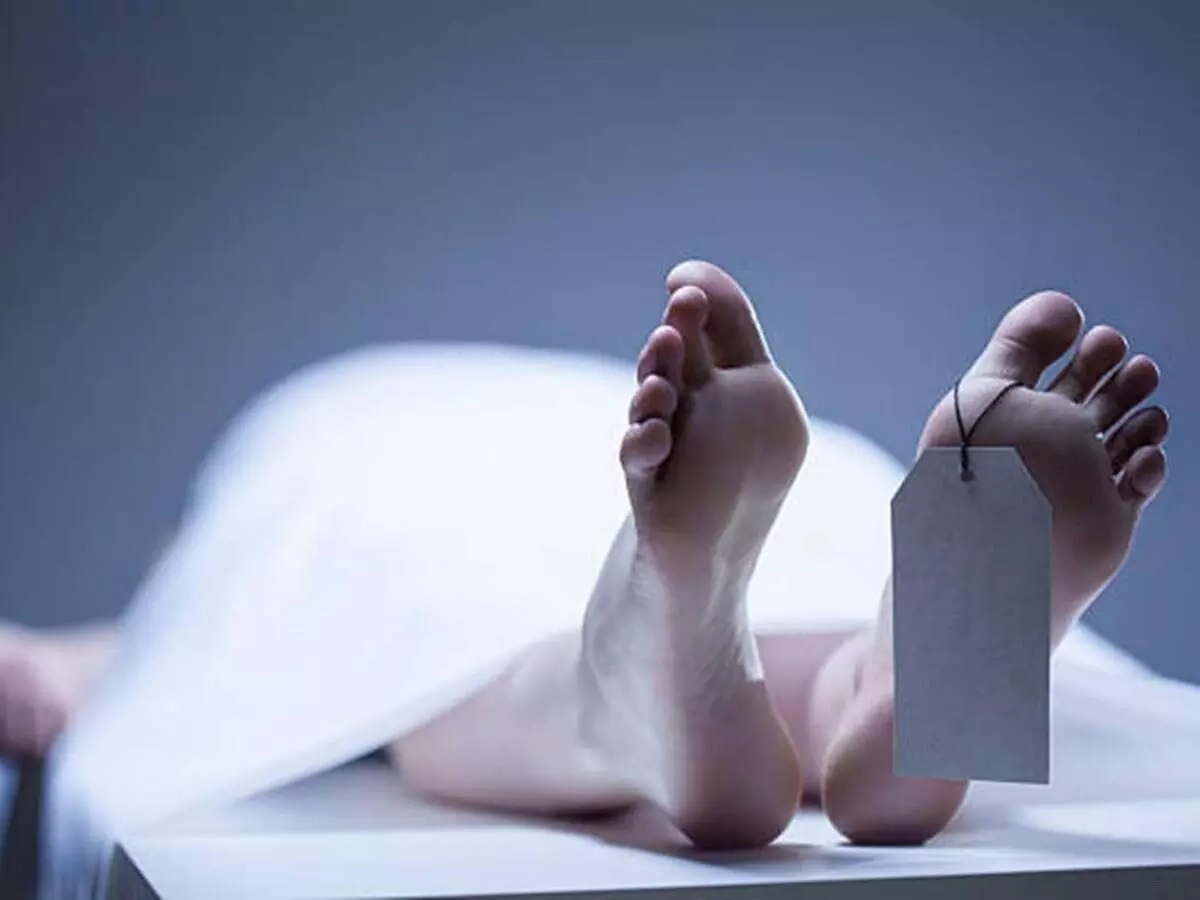 हाथ पैर धोते वक्त तालाब में गिरी महिला, मौत हाथ पैर धोते वक्त तालाब में गिरी महिला, मौत
