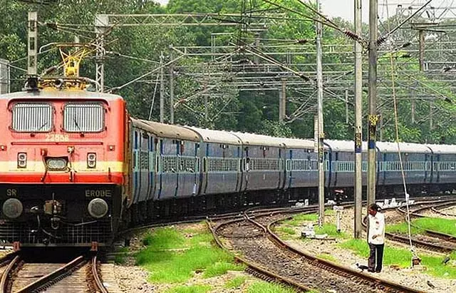 Tamil Nadu : दक्षिण रेलवे ने 5 ट्रेनों के समय में बदलाव की घोषणा की Tamil Nadu : दक्षिण रेलवे ने 5 ट्रेनों के समय में बदलाव की घोषणा की