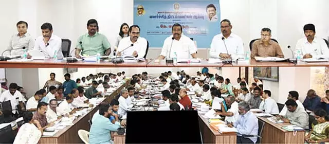 Tamil Nadu : मंत्री ने वर्षा जल निकासी और नहरों के काम में तेजी लाने के आदेश दिए Tamil Nadu : मंत्री ने वर्षा जल निकासी और नहरों के काम में तेजी लाने के आदेश दिए