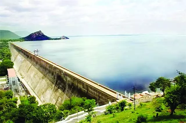 Tamil Nadu : मेट्टूर बांध का जलस्तर 120 फीट पर बना हुआ है Tamil Nadu : मेट्टूर बांध का जलस्तर 120 फीट पर बना हुआ है