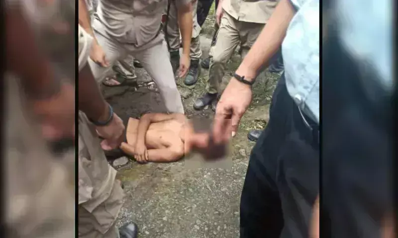 Arunachal: कई लड़कियों से बलात्कार करने के आरोप में किशोर की पीट-पीटकर हत्या Arunachal: कई लड़कियों से बलात्कार करने के आरोप में किशोर की पीट-पीटकर हत्या