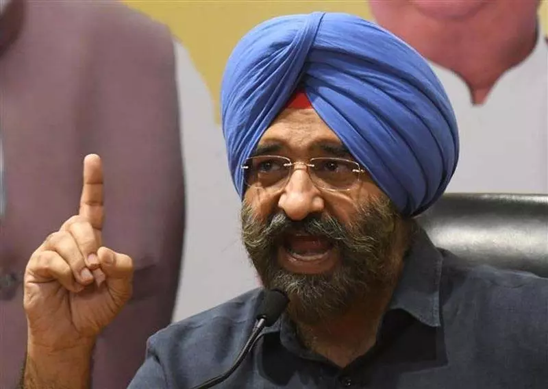 दिल्ली मंत्री सिरसा ने टिप्पणी को लेकर पंजाब मंत्री अमन अरोड़ा को भेजा कानूनी नोटिस दिल्ली मंत्री सिरसा ने टिप्पणी को लेकर पंजाब मंत्री अमन अरोड़ा को भेजा कानूनी नोटिस