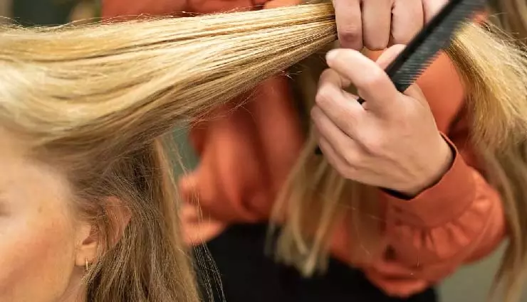 Hair Care: मानसून में अपने बालों का रखें ख्याल, इन टिप्स की लें मदद Hair Care: मानसून में अपने बालों का रखें ख्याल, इन टिप्स की लें मदद