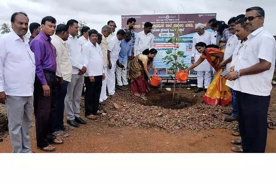Karnataka : जगदला सरकारी स्कूल में वनस्पति उद्यान का उद्घाटन Karnataka : जगदला सरकारी स्कूल में वनस्पति उद्यान का उद्घाटन