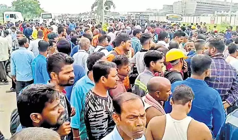 ओडिशा में IOCL रिफाइनरी में तकनीशियन की रहस्यमय मौत से अशांति ओडिशा में IOCL रिफाइनरी में तकनीशियन की रहस्यमय मौत से अशांति