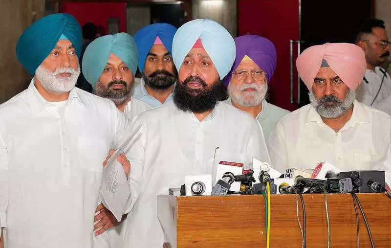 पंजाब सरकार बहबल कलां फायरिंग मामले में बादलों को बचा रही: Pratap Singh Bajwa पंजाब सरकार बहबल कलां फायरिंग मामले में बादलों को बचा रही: Pratap Singh Bajwa