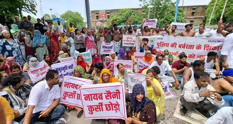 Hisar : किशोर की मौत के लिए परिजनों ने पुलिस के खिलाफ एफआईआर की मांग Hisar : किशोर की मौत के लिए परिजनों ने पुलिस के खिलाफ एफआईआर की मांग