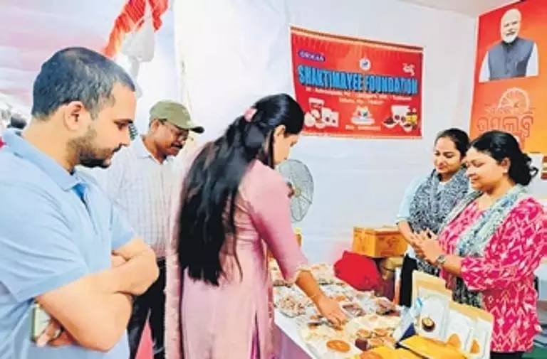 Odisha में विकास मेला 2025 में महिलाओं के नेतृत्व वाले उद्यमों पर वेदांता के स्टॉल ने सबका ध्यान खींचा Odisha में विकास मेला 2025 में महिलाओं के नेतृत्व वाले उद्यमों पर वेदांता के स्टॉल ने सबका ध्यान खींचा