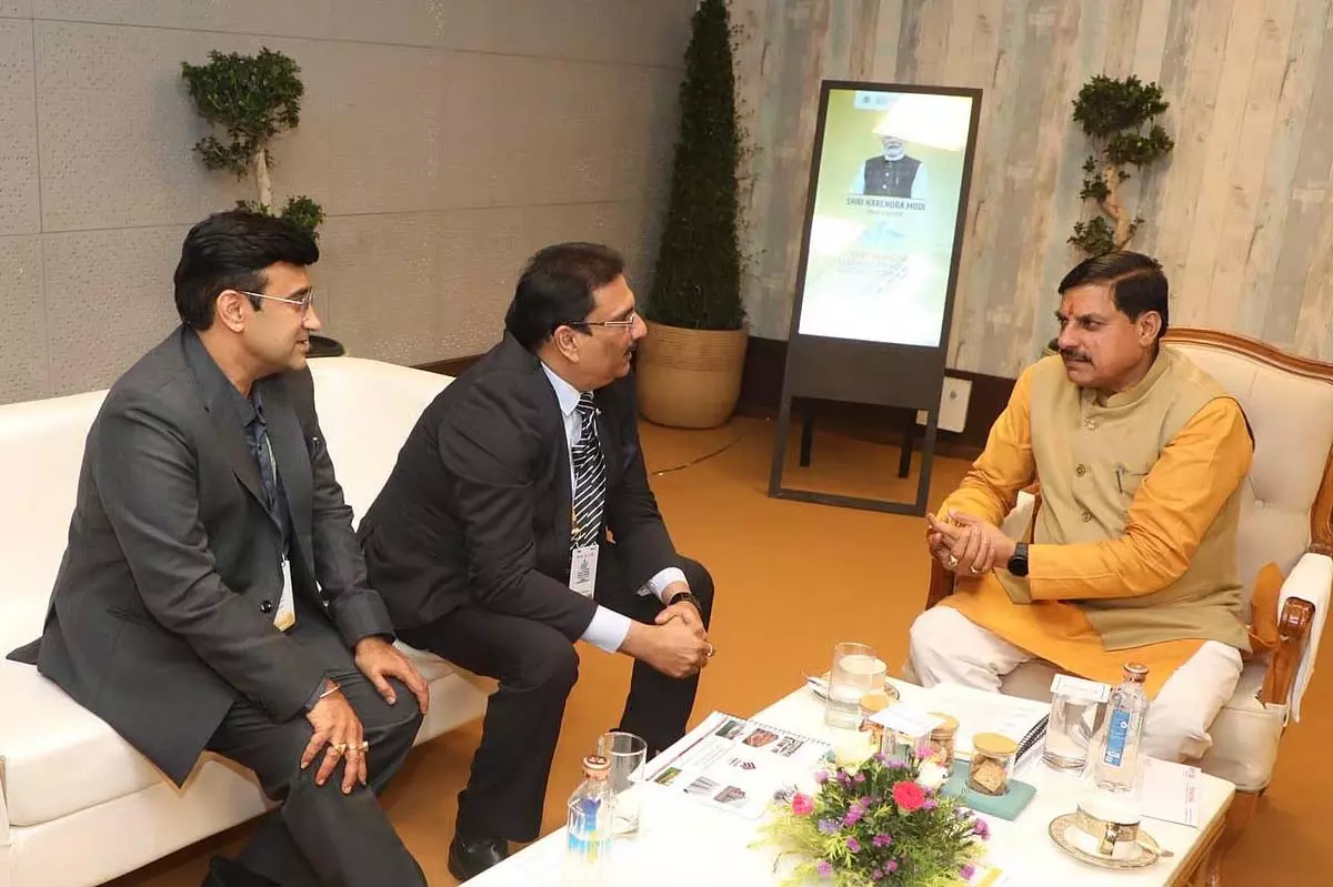 MP ग्रोथ कॉन्क्लेव 2025: शीर्ष होटल व्यवसायियों ने सीएम से मुलाकात की MP ग्रोथ कॉन्क्लेव 2025: शीर्ष होटल व्यवसायियों ने सीएम से मुलाकात की
