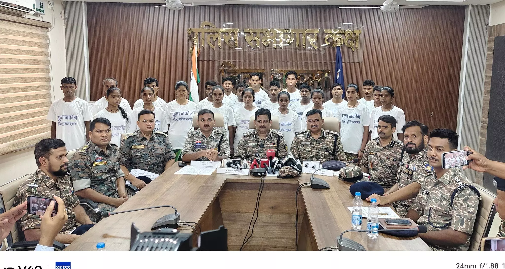 सुकमा में 23 नक्सलियों ने किया सरेंडर सुकमा में 23 नक्सलियों ने किया सरेंडर