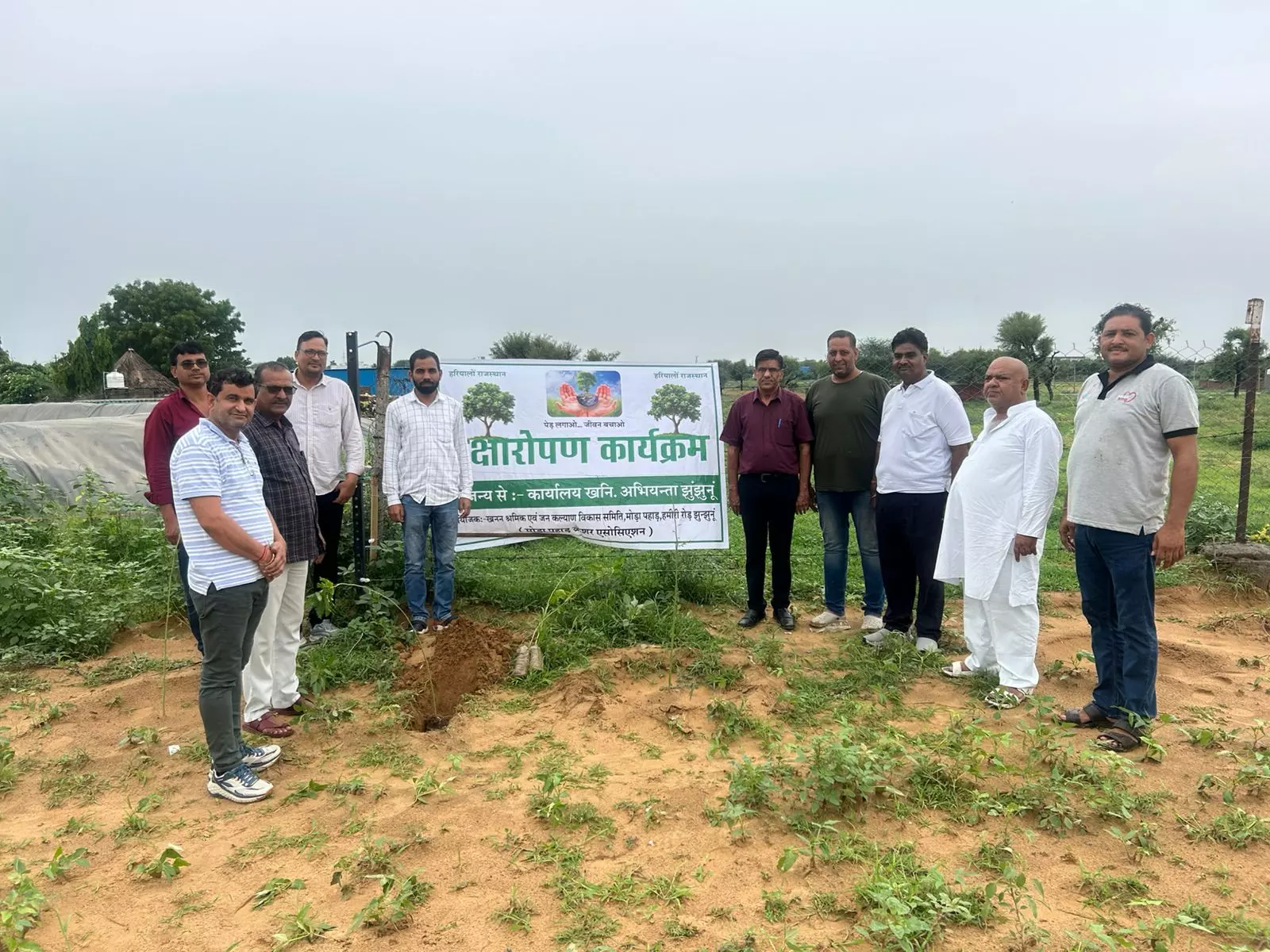 Jhunjhunu: मोड़ा पहाड़ पर 3000 पौधों की हरियाली: खनिज विभाग और क्रेशरधारकों की संयुक्त पहल Jhunjhunu: मोड़ा पहाड़ पर 3000 पौधों की हरियाली: खनिज विभाग और क्रेशरधारकों की संयुक्त पहल