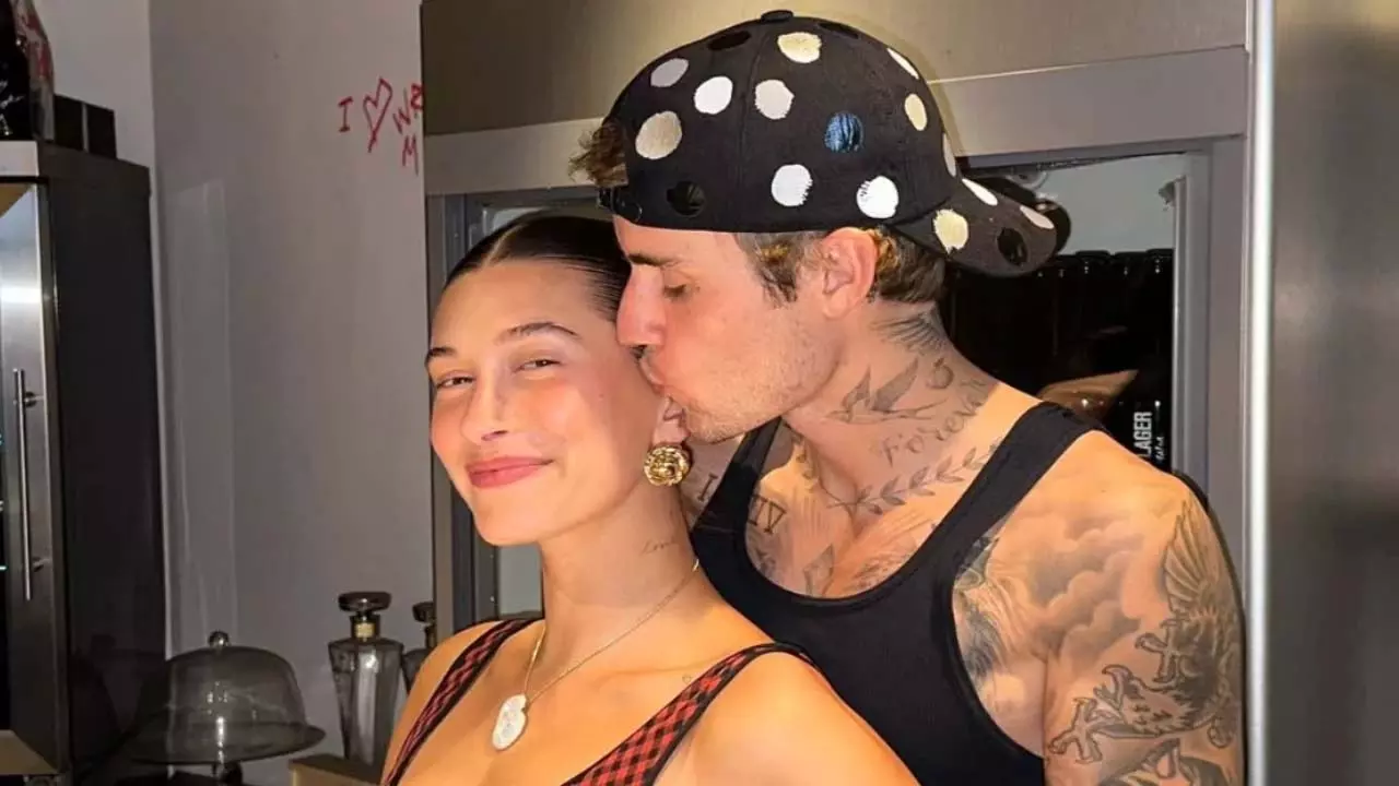 Hailey Bieber ने नफरत करने वालों के खिलाफ ताली बजाई Hailey Bieber ने नफरत करने वालों के खिलाफ ताली बजाई