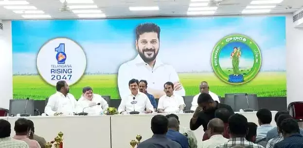 Telangana ने पिछड़ा वर्ग आरक्षण पर अध्यादेश जारी करने की प्रक्रिया शुरू की Telangana ने पिछड़ा वर्ग आरक्षण पर अध्यादेश जारी करने की प्रक्रिया शुरू की