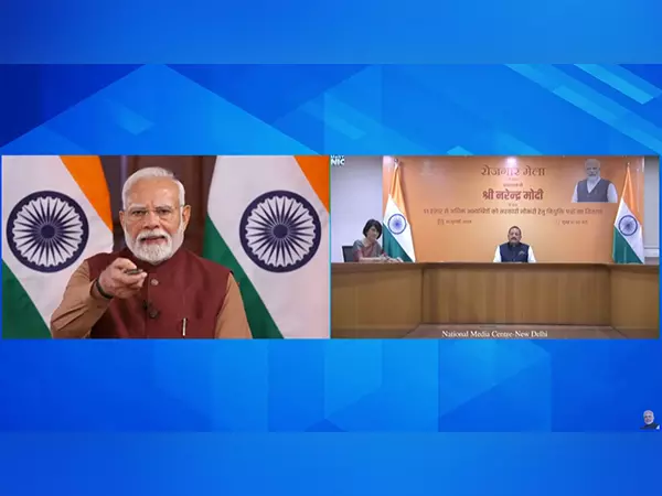 PM Modi ने 16वें रोजगार मेले में 51,000 से अधिक नियुक्ति पत्र वितरित किए PM Modi ने 16वें रोजगार मेले में 51,000 से अधिक नियुक्ति पत्र वितरित किए