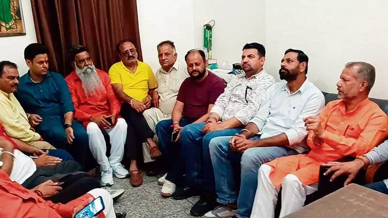 Jalandhar: गोमांस जब्ती के विरोध में हिंदू समूह निकालेंगे विरोध मार्च Jalandhar: गोमांस जब्ती के विरोध में हिंदू समूह निकालेंगे विरोध मार्च