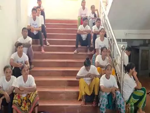 कलेक्टर को अगवा करने वाले नक्सली का सरेंडर कलेक्टर को अगवा करने वाले नक्सली का सरेंडर