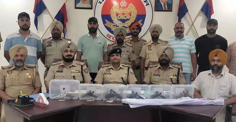 Kapurthala में पुलिस हिरासत से भागने की कोशिश कर रहे गैंगस्टर के पैर में गोली लगी Kapurthala में पुलिस हिरासत से भागने की कोशिश कर रहे गैंगस्टर के पैर में गोली लगी