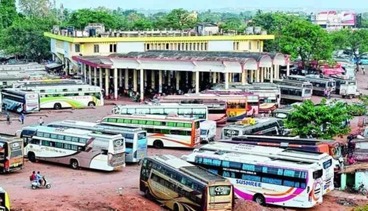 Odisha : चार दिन की हड़ताल के बाद निजी बसों का परिचालन फिर से शुरू Odisha : चार दिन की हड़ताल के बाद निजी बसों का परिचालन फिर से शुरू