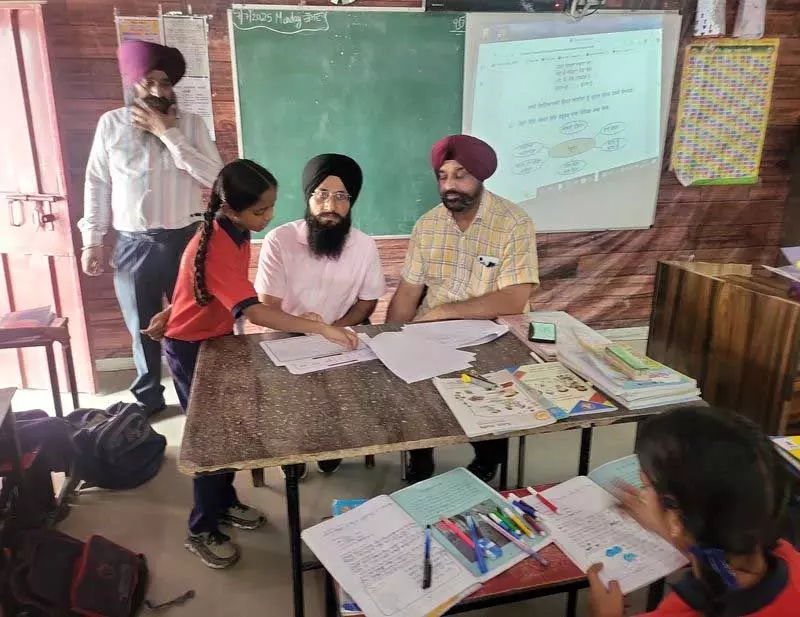 Amritsar: शिक्षा विभाग प्राथमिक विद्यालयों में नामांकन बढ़ाने की योजना बना रहा Amritsar: शिक्षा विभाग प्राथमिक विद्यालयों में नामांकन बढ़ाने की योजना बना रहा