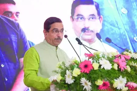 अब तक 7.22 लाख युवाओं को मिला रोजगार, देश बनेगा मैन्युफैक्चरिंग हब: प्रल्हाद जोशी अब तक 7.22 लाख युवाओं को मिला रोजगार, देश बनेगा मैन्युफैक्चरिंग हब: प्रल्हाद जोशी