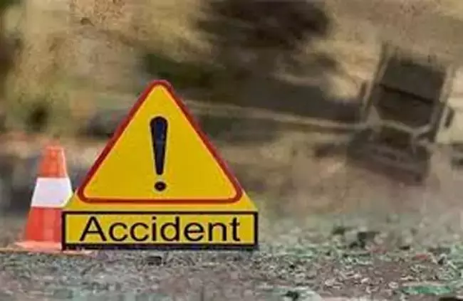 Hyderabad : मेडचल बस स्टॉप पर आरटीसी बस दुर्घटनाग्रस्त दो ऑटो क्षतिग्रस्त Hyderabad : मेडचल बस स्टॉप पर आरटीसी बस दुर्घटनाग्रस्त दो ऑटो क्षतिग्रस्त