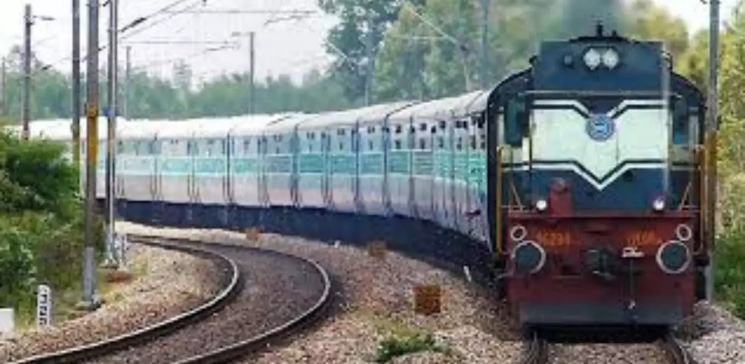 भारतीय रेलवे दुर्घटनाओं को रोकने और सुरक्षा बढ़ाने के लिए AI को अपना रहा भारतीय रेलवे दुर्घटनाओं को रोकने और सुरक्षा बढ़ाने के लिए AI को अपना रहा