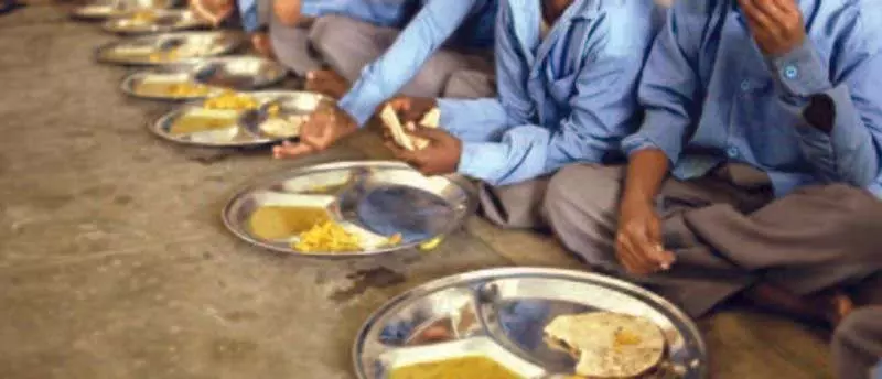Kharar के स्कूलों में मध्याह्न भोजन में खराब स्वच्छता की शिकायत Kharar के स्कूलों में मध्याह्न भोजन में खराब स्वच्छता की शिकायत