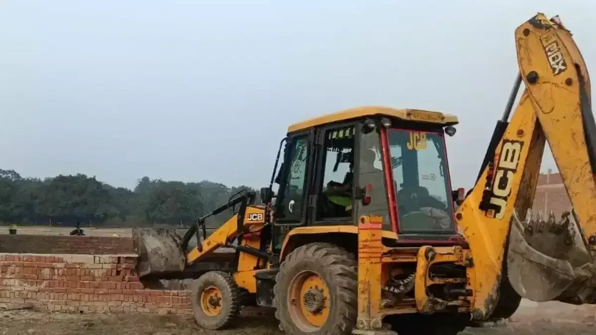 Lucknow: गैरकानूनी निर्माण पर एलडीए सख्त, प्लॉटिंग ध्वस्त और भवन सील Lucknow: गैरकानूनी निर्माण पर एलडीए सख्त, प्लॉटिंग ध्वस्त और भवन सील