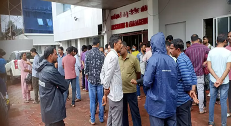 जहरीली गैस रिसाव से 2 कर्मचारियों की मौत, 1 की हालत गंभीर, VIDEO जहरीली गैस रिसाव से 2 कर्मचारियों की मौत, 1 की हालत गंभीर, VIDEO