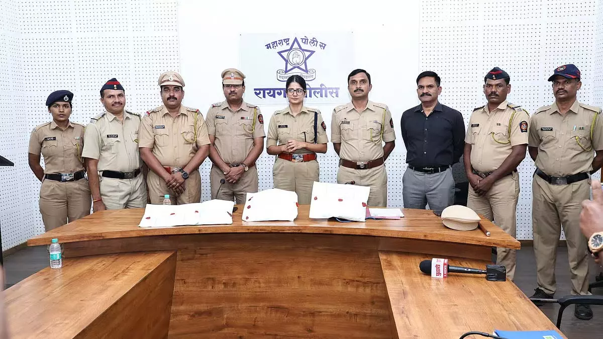 Mumbai : मुरुड पुलिस ने अंतरराज्यीय ड्रग नेटवर्क का भंडाफोड़ किया Mumbai : मुरुड पुलिस ने अंतरराज्यीय ड्रग नेटवर्क का भंडाफोड़ किया