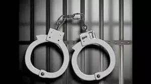 नाबालिग से बलात्कार के आरोप में युवक गिरफ्तार नाबालिग से बलात्कार के आरोप में युवक गिरफ्तार