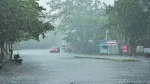 Dehradun समेत इन जिलों में भारी बारिश का अलर्ट, सतर्क रहें Dehradun समेत इन जिलों में भारी बारिश का अलर्ट, सतर्क रहें