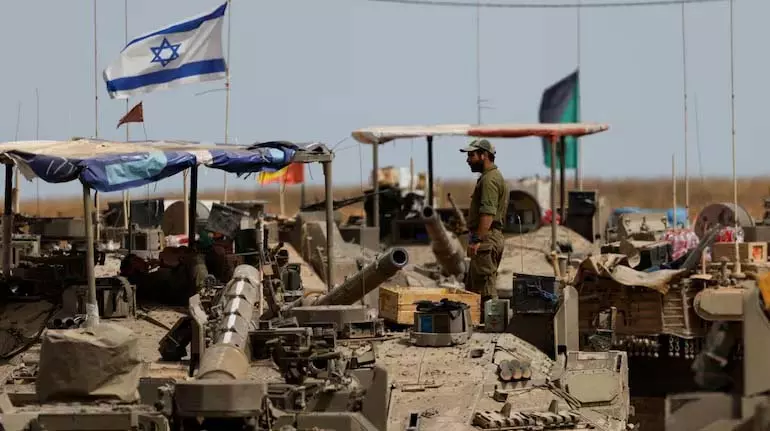 Gaza युद्धविराम वार्ता वापसी को लेकर लड़खड़ा रही है, फिलिस्तीनी और इजरायली सेनाएं पीछे हट रही Gaza युद्धविराम वार्ता वापसी को लेकर लड़खड़ा रही है, फिलिस्तीनी और इजरायली सेनाएं पीछे हट रही