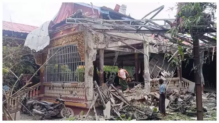 Myanmar में बौद्ध मठ पर हवाई हमले में कम से कम 23 लोगों की मौत Myanmar में बौद्ध मठ पर हवाई हमले में कम से कम 23 लोगों की मौत