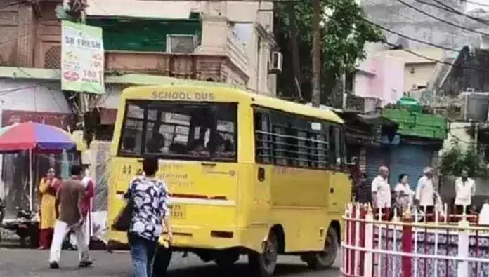Farrukhabad: निजी स्कूल संचालकों की करतूत, बच्चों की जान से खिलवाड़ Farrukhabad: निजी स्कूल संचालकों की करतूत, बच्चों की जान से खिलवाड़