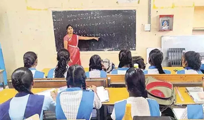 राज्य के एक स्कूल में छात्रों की औसत संख्या केवल 83 राज्य के एक स्कूल में छात्रों की औसत संख्या केवल 83