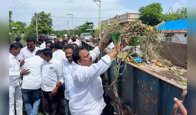 BRS ने तेलंगाना के गांवों में खराब स्वच्छता के लिए कांग्रेस सरकार की आलोचना की BRS ने तेलंगाना के गांवों में खराब स्वच्छता के लिए कांग्रेस सरकार की आलोचना की