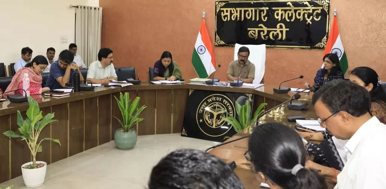 Bareilly: मंदिरों में स्वच्छता और बिजली-पानी की बेहतर व्यवस्था के निर्देश Bareilly: मंदिरों में स्वच्छता और बिजली-पानी की बेहतर व्यवस्था के निर्देश