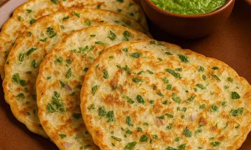 Rice Cheela: इस बार नाश्ते में ट्राई करें ये डिश, स्वाद-सेहत दोनों भरपूर Rice Cheela: इस बार नाश्ते में ट्राई करें ये डिश, स्वाद-सेहत दोनों भरपूर