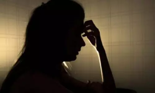 सभी के सो जाने के बाद पिता ने बेटी को बुलाया, धमकी देकर किया रेप