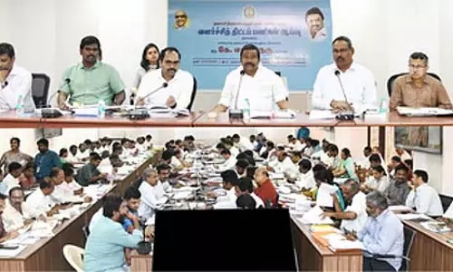 Tamil Nadu : मंत्री ने वर्षा जल निकासी और नहरों के काम में तेजी लाने के आदेश दिए Tamil Nadu : मंत्री ने वर्षा जल निकासी और नहरों के काम में तेजी लाने के आदेश दिए