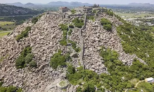 UNESCO ने गेंजी किले को विश्व धरोहर स्थल घोषित किया UNESCO ने गेंजी किले को विश्व धरोहर स्थल घोषित किया