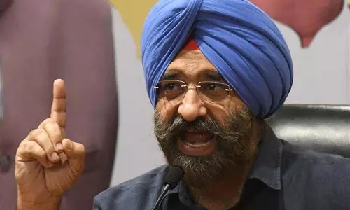 दिल्ली मंत्री सिरसा ने टिप्पणी को लेकर पंजाब मंत्री अमन अरोड़ा को भेजा कानूनी नोटिस दिल्ली मंत्री सिरसा ने टिप्पणी को लेकर पंजाब मंत्री अमन अरोड़ा को भेजा कानूनी नोटिस