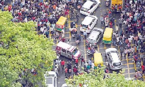 Karnataka: भगदड़ मामले में पैनल ने रिपोर्ट सौंपी Karnataka: भगदड़ मामले में पैनल ने रिपोर्ट सौंपी