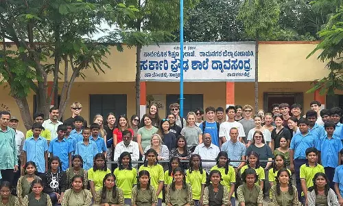 Harohalli : कनाडाई छात्रों ने द्यावसंद्रा स्कूल का दौरा किया