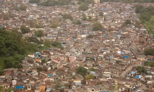 झुग्गी-झोपड़ियों में आवास को बढ़ावा देने के लिए GIS मानचित्रण