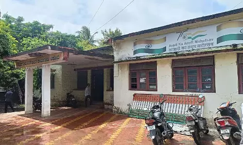 Chikkodi : सरकारी इमारत ढही, काम कर रहे लोग अपनी जान को लेकर डरे हुए हैं
